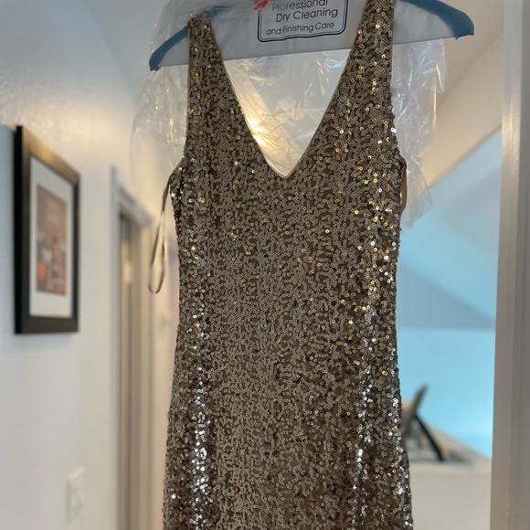 green emerald velvet dress Ralph Lauren Chain Shoulder Bronze Sequin Gown main image 0